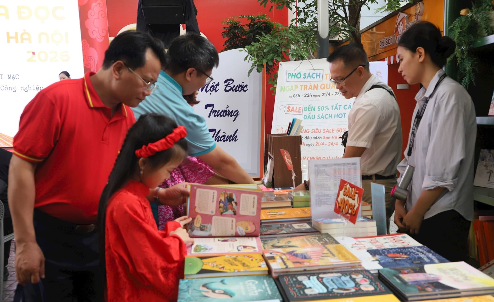 Tọa đàm “Sách và công nghiệp văn hóa”